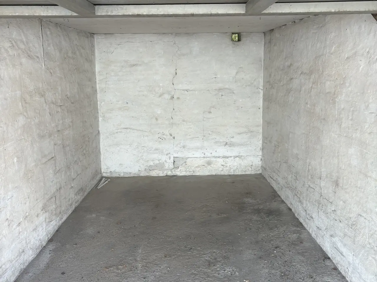 Billede 1 - Garage eller opbevaring centralt på Amager