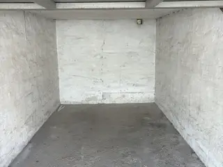 Garage eller opbevaring centralt på Amager