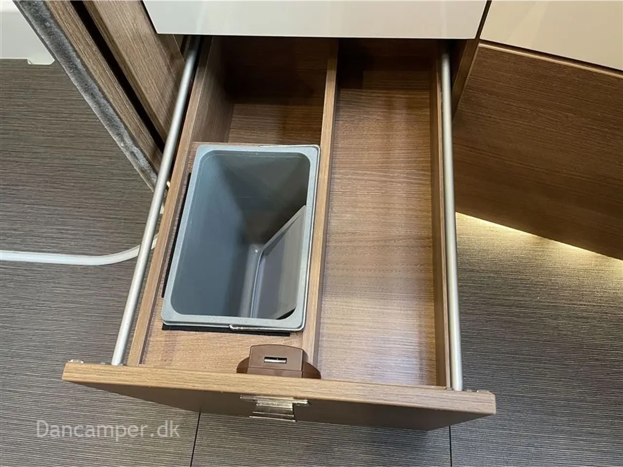 Billede 15 - 2020 - Carthago c-tourer I 144 LE Fantastisk helintegreret autocamper. 9-trins automatgear, automatisk klimanlæg i førehuse, Multimediasystem inkl. navigation og DAB+