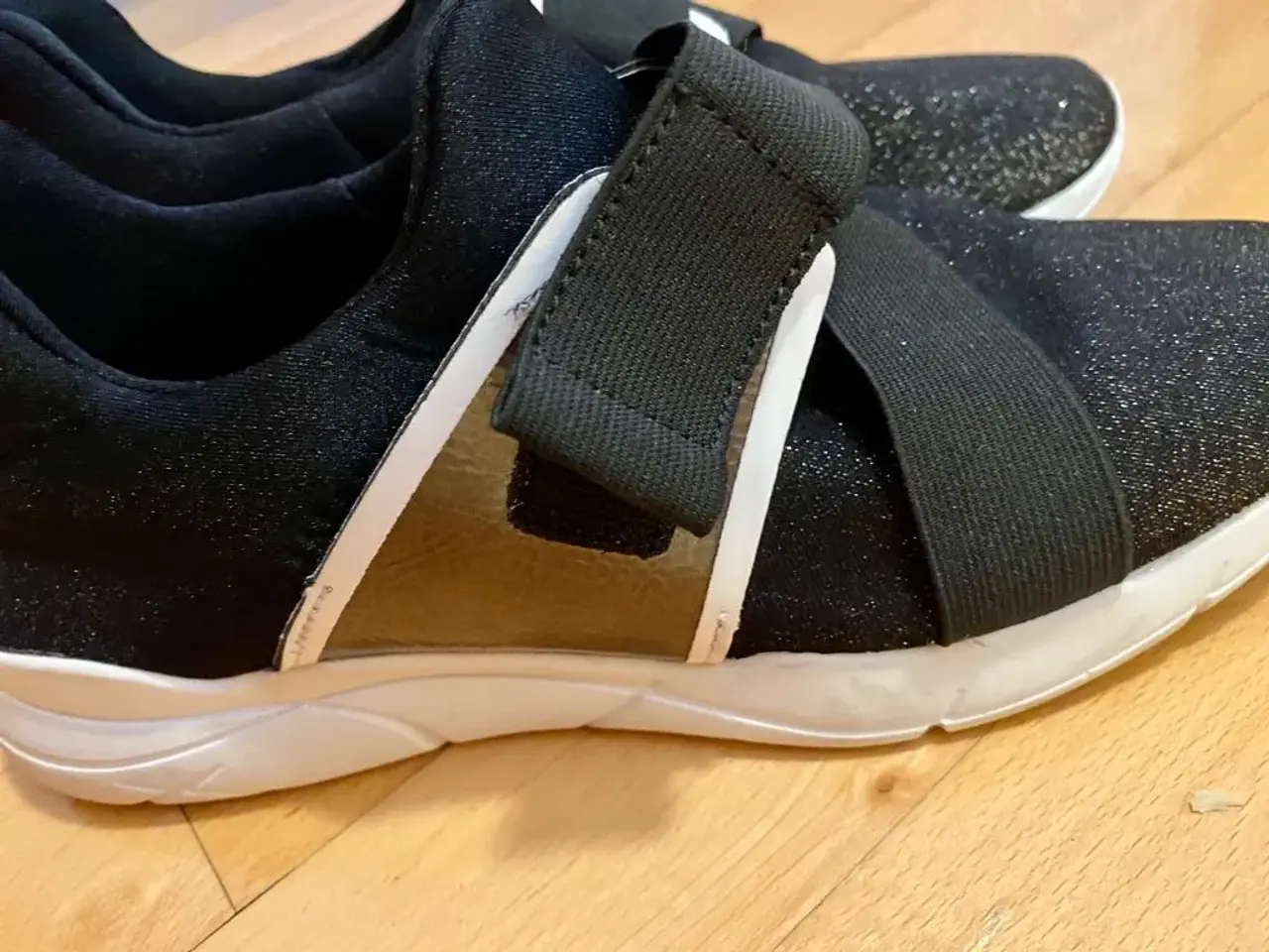 Billede 9 - GUESS sneakers til salg