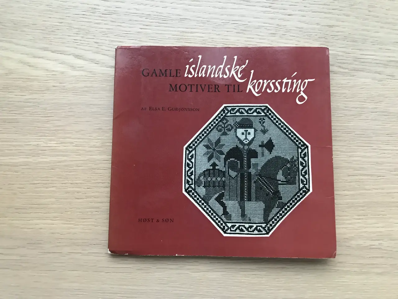 Billede 1 - Gamle islandske motiver til korssting