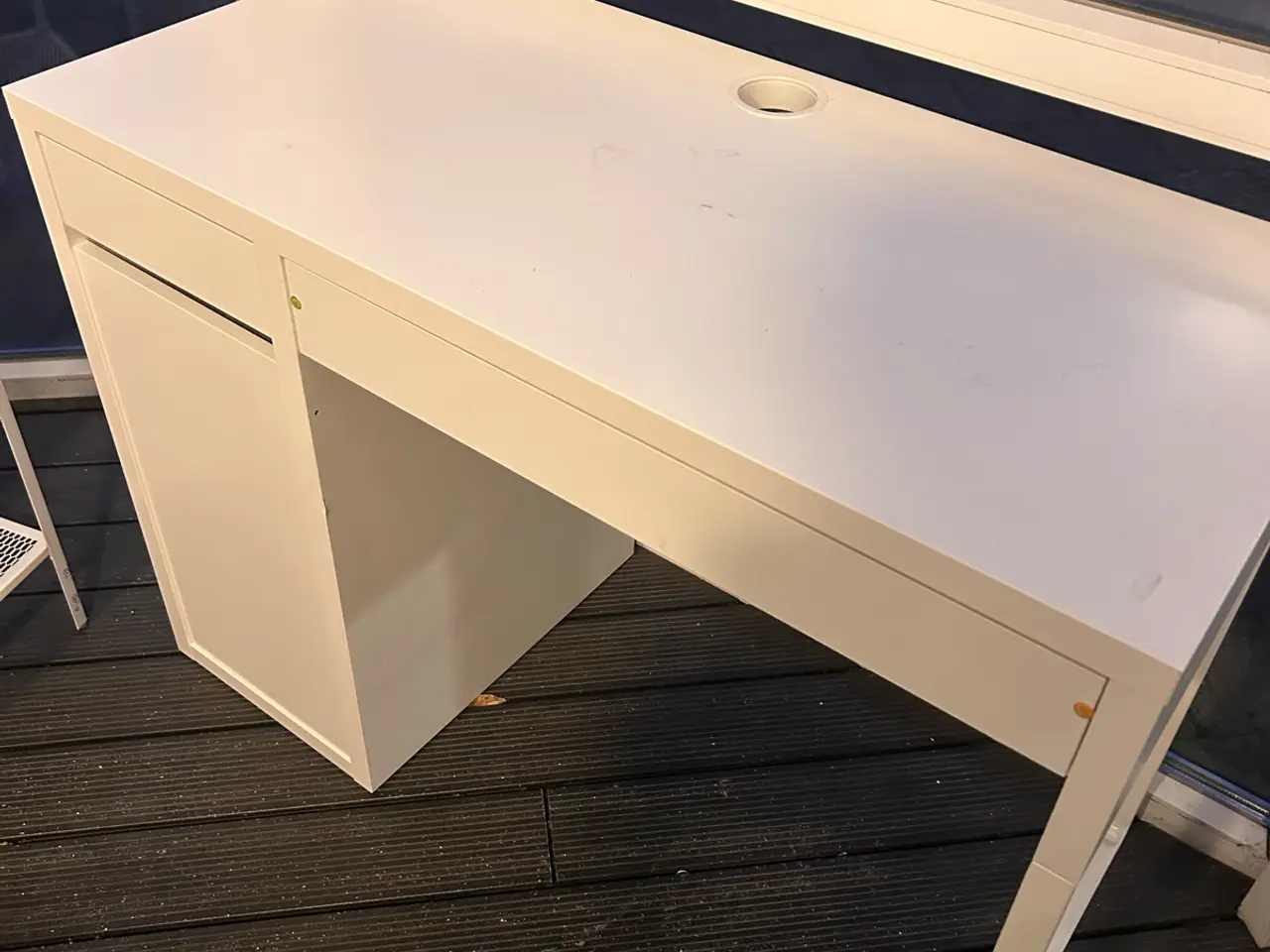 Billede 1 - Micke skrivebord sælges 