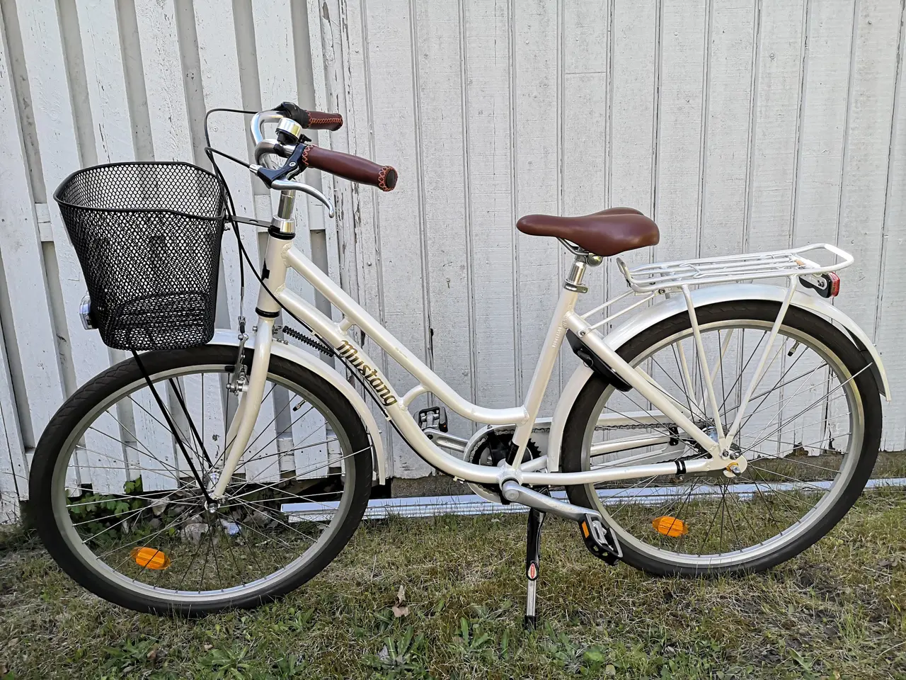 Billede 4 - Næsten nye Mustang dame-pigecykel, 26", 43 cm, 3 g