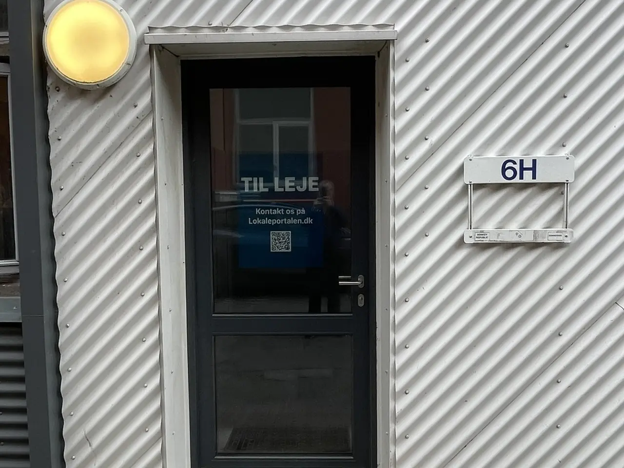 Billede 20 - Højloftet lagerlokale med vareelevator til gadeplan