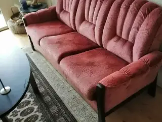 Sofa ,2 stole og 2 fodskamler