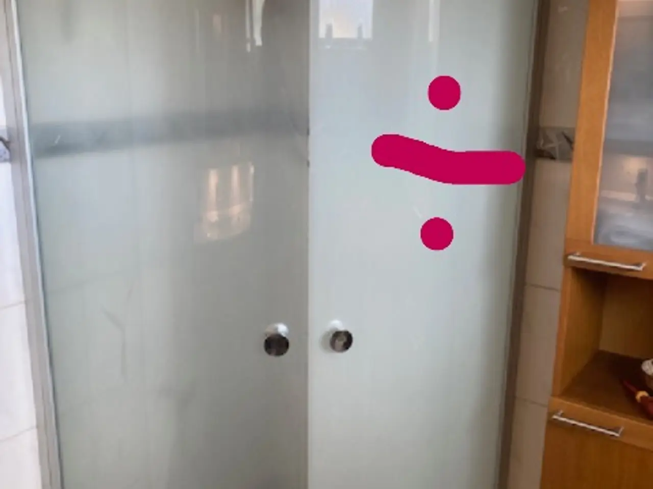 Billede 1 - Brusedør buet svingdør med satin glas