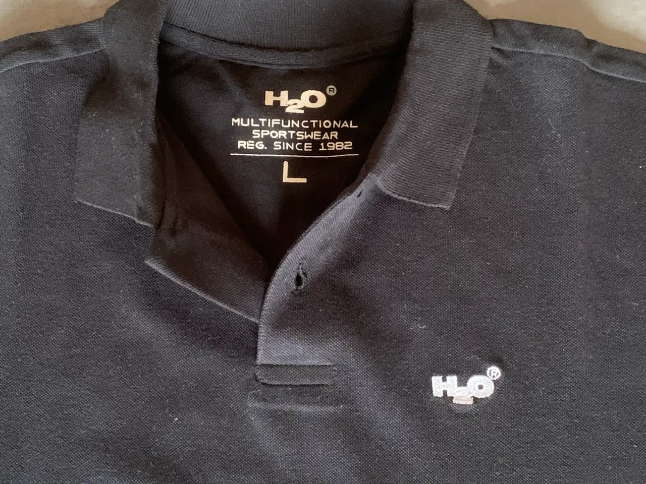 Billede 4 - T-shirt H2O, str. L - ubrugt (købt i forkert str.)