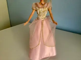 Barbie prinsesse kjole med label.