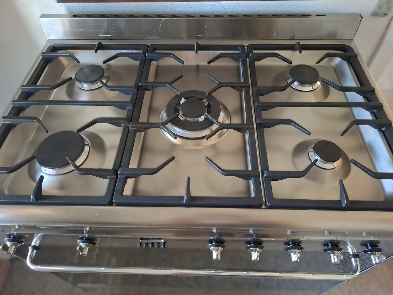 Billede 3 - Smeg 90 cm gaskomfur i rustfrit stål, ovn som ny.