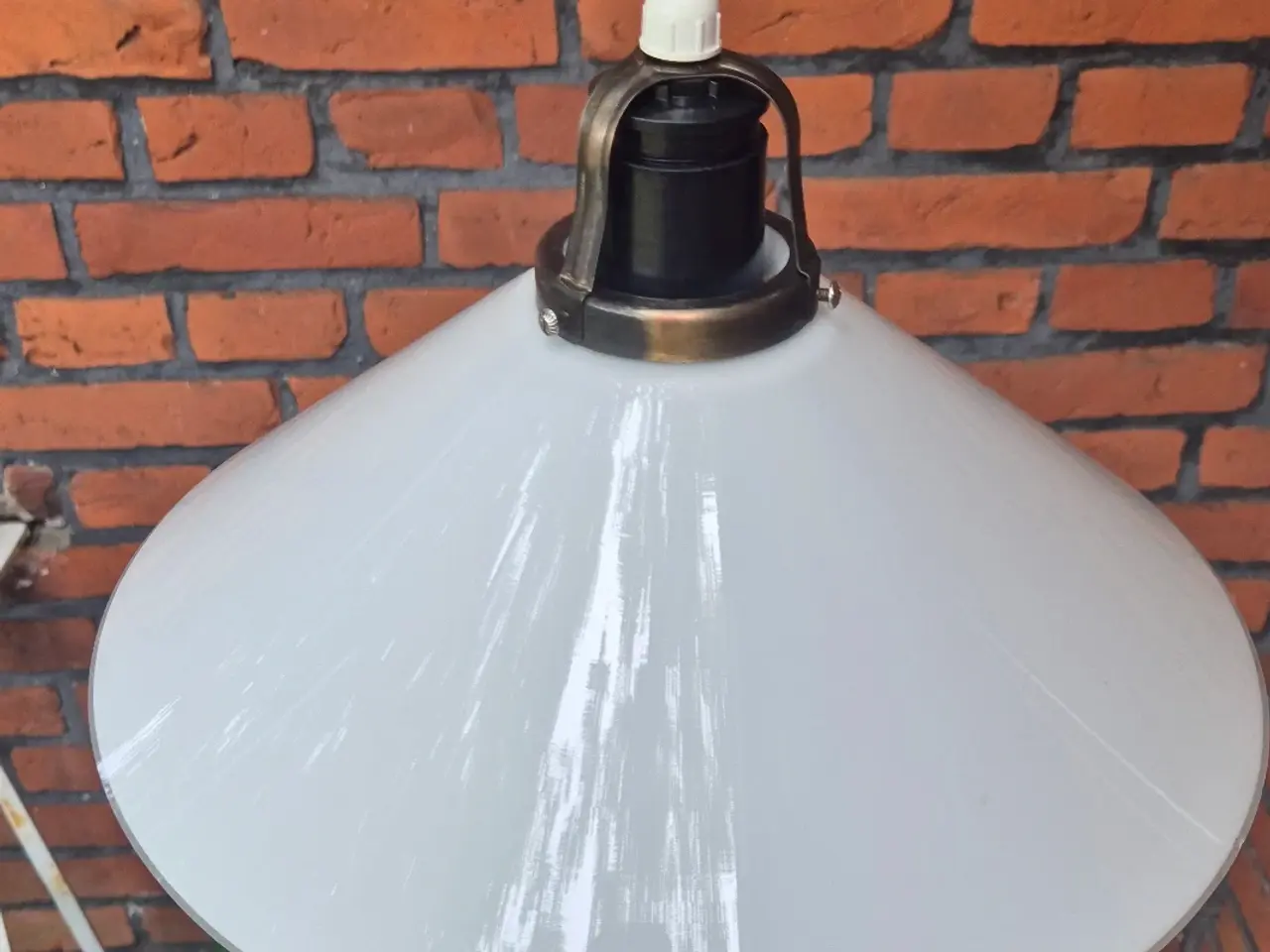 Billede 4 - Smuk skomagerpendel i hvidt glas