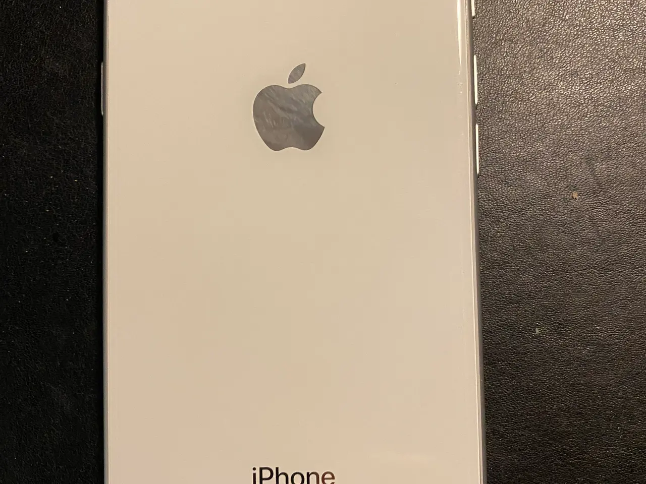 Billede 1 - iphone 8, Brugt men næsten som ny.