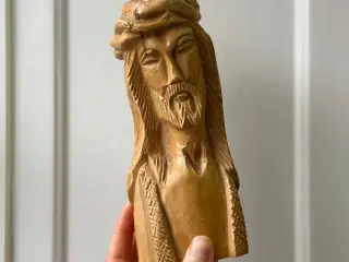 Håndskåret jesusfigur, træ