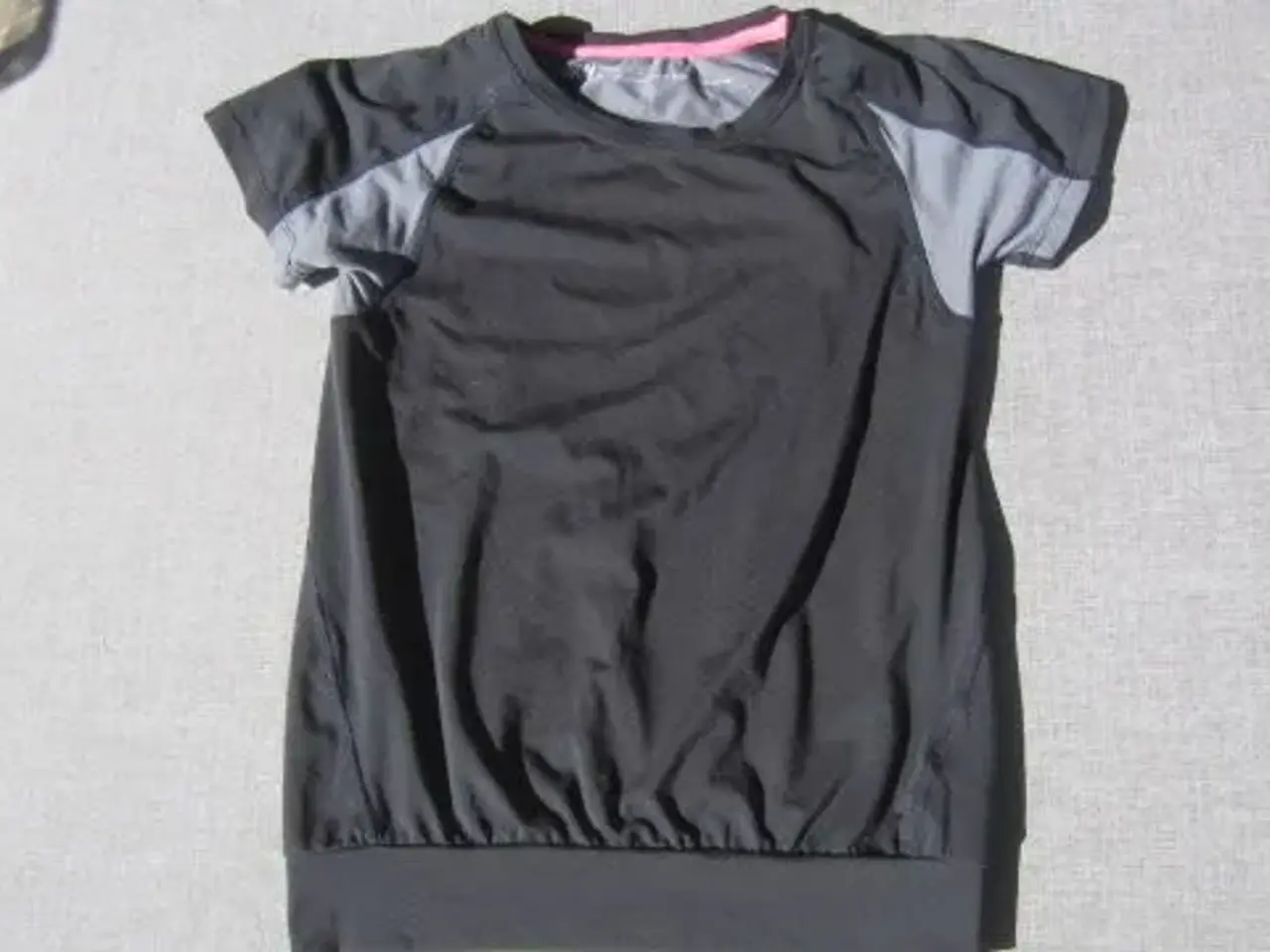 Billede 1 - Str. 134/140, trænings t-shirt