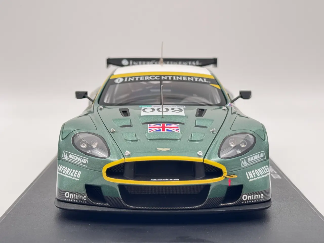 Billede 6 - AUTOart Aston Martin DBR9 LM 6,0 V12 #009 - 1:18