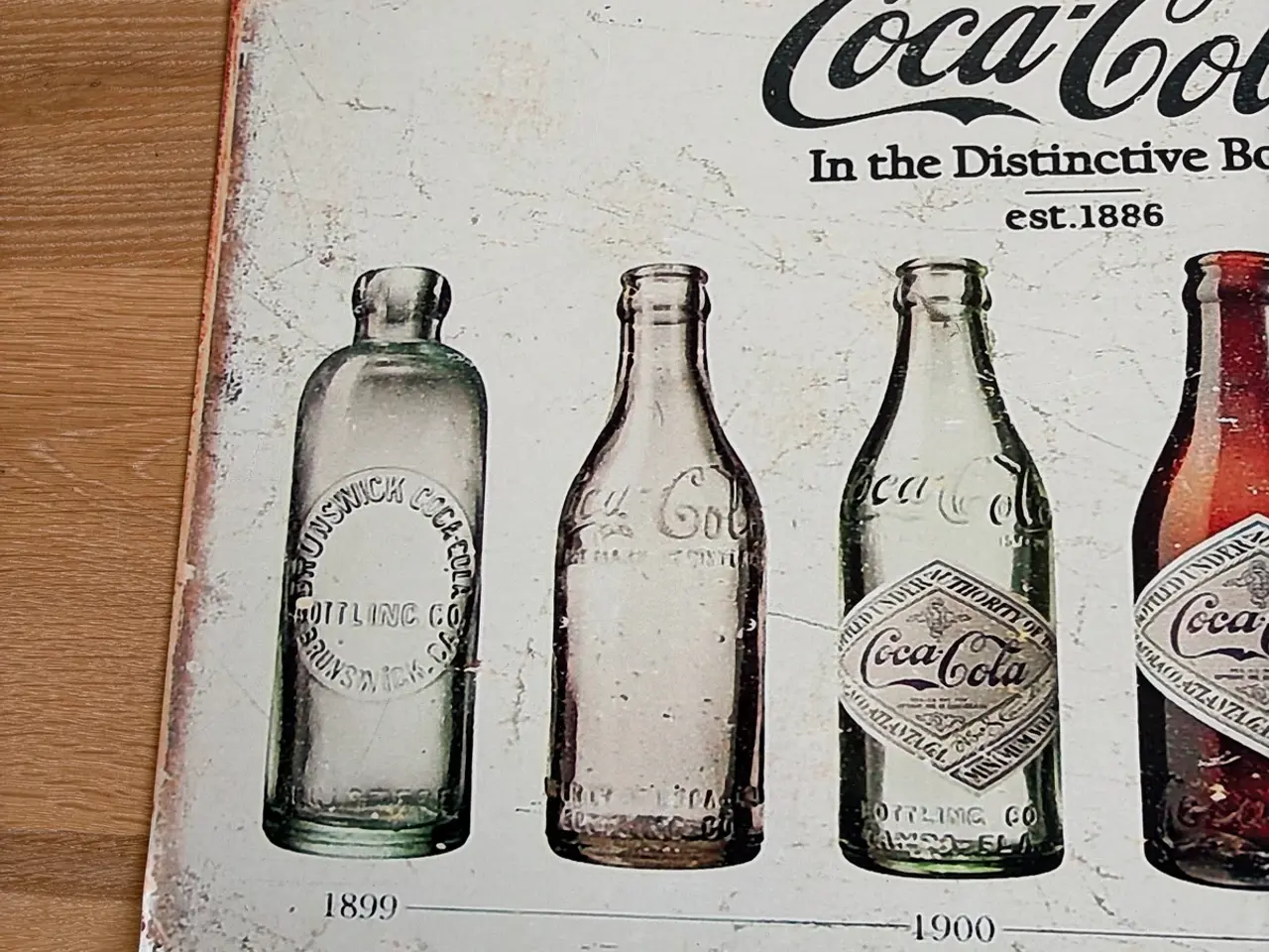 Billede 3 - Coca-Cola retro skilt, flaskernes evolution