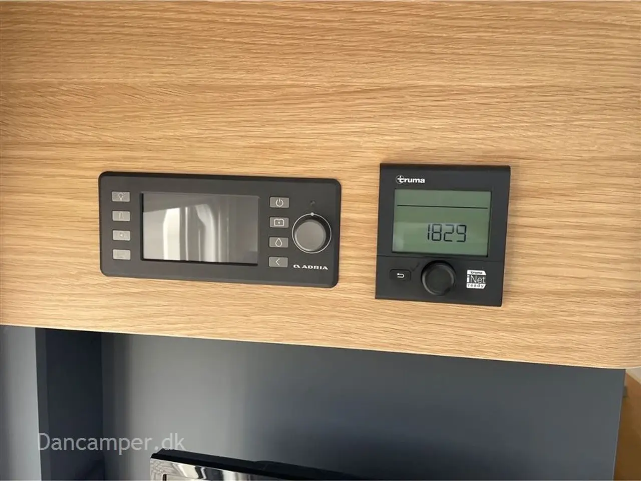 Billede 4 - 2022 - Adria Coral Plus S 670 SL 2 stk. Lithium batterier, solceller, 230 V inverter. Thetford gasovn. 140 HK Aut.gear