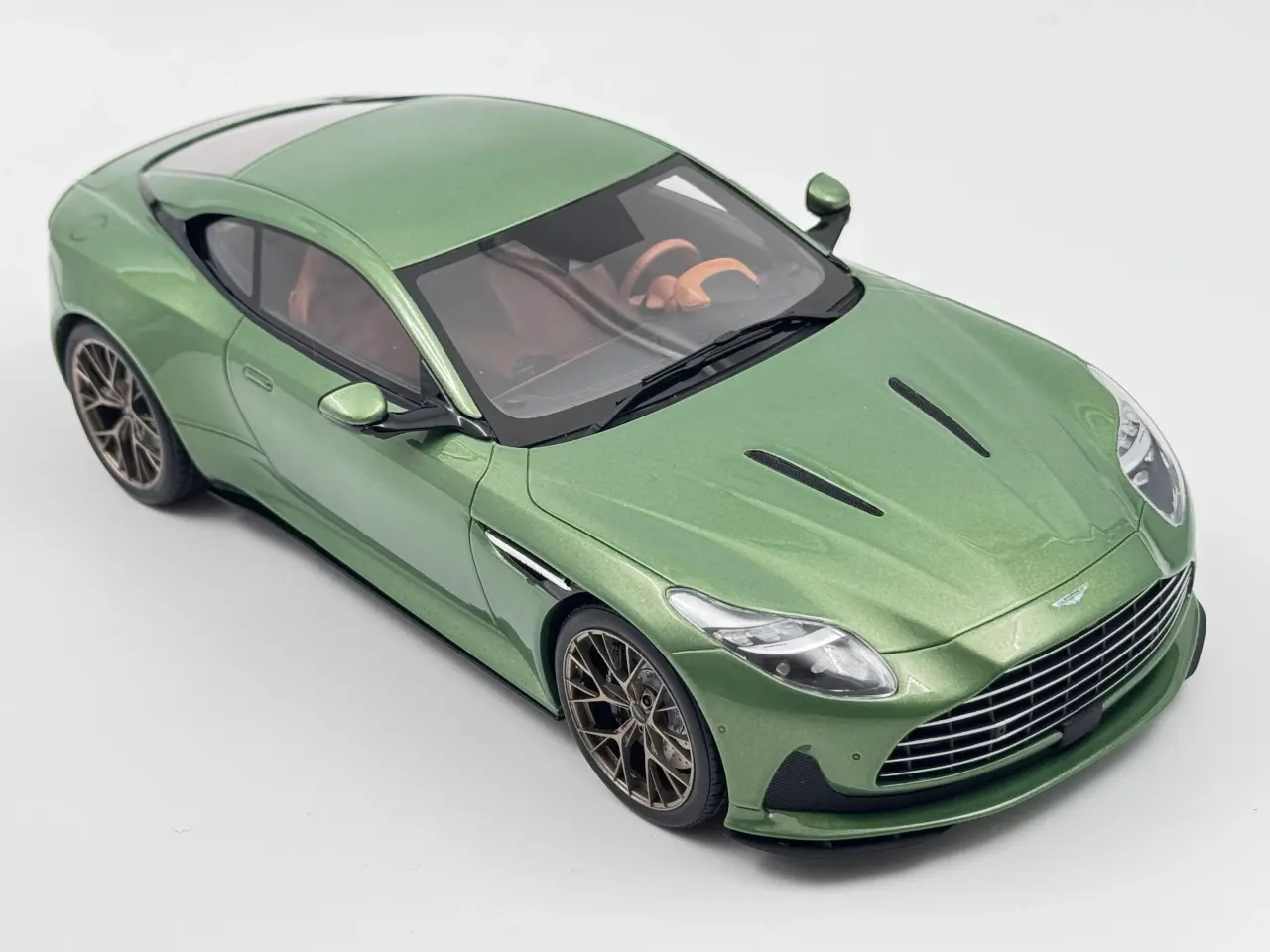 Billede 4 - 2023 Aston Martin DB12 - 1:18