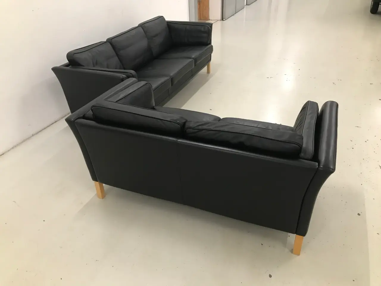 Billede 5 - Mogens Hansen MH2225 3+2 Sofagruppe i sort læder.
