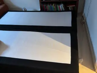 2x boksmadrasser + fødder i træ