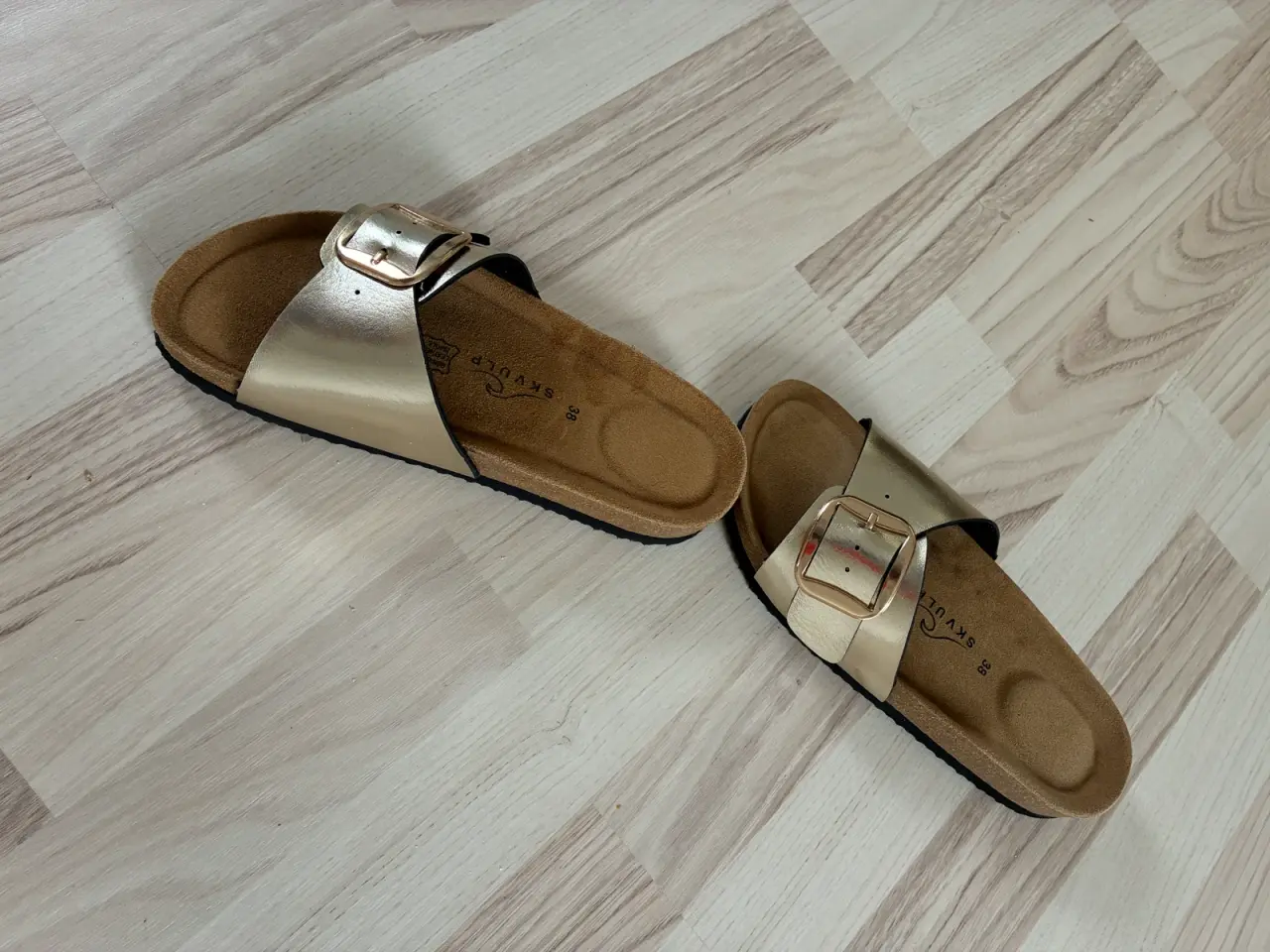 Billede 3 - Sandaler i guld farvet str. 38