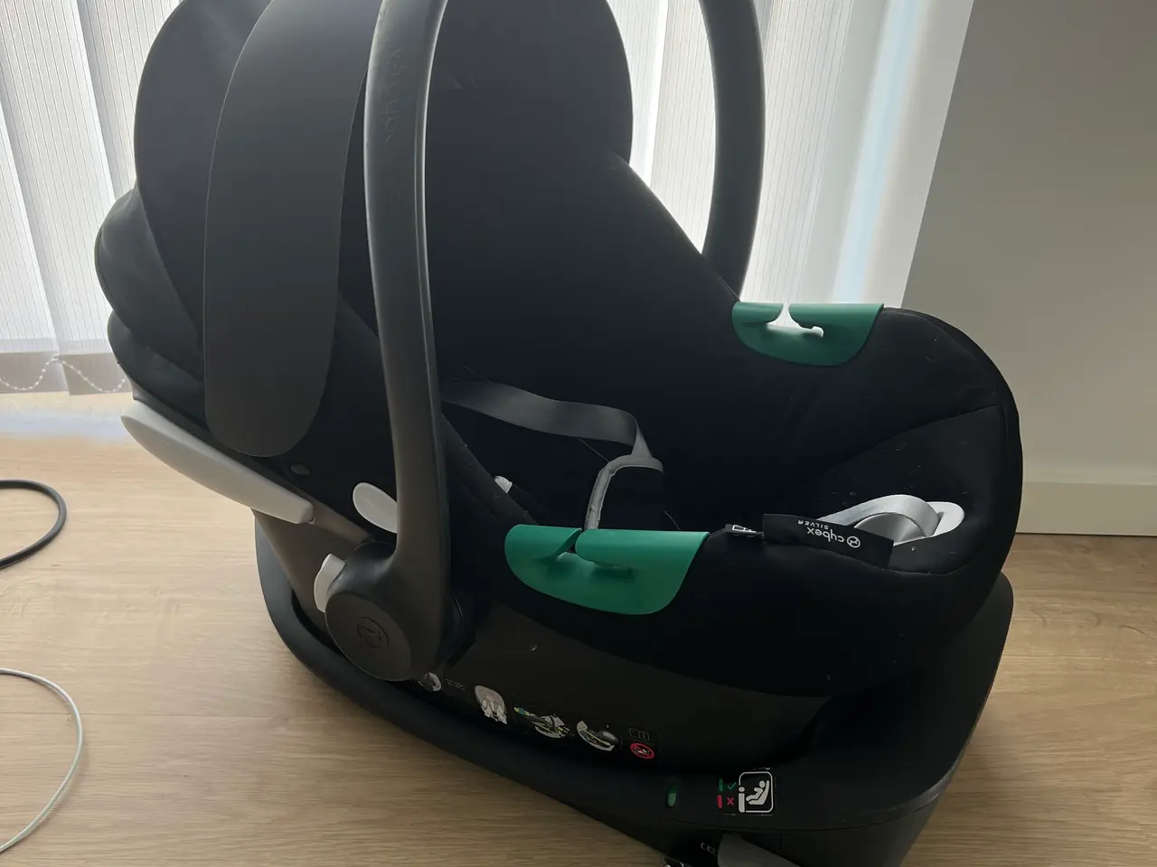 Billede 1 - Cyber silver autostol med base