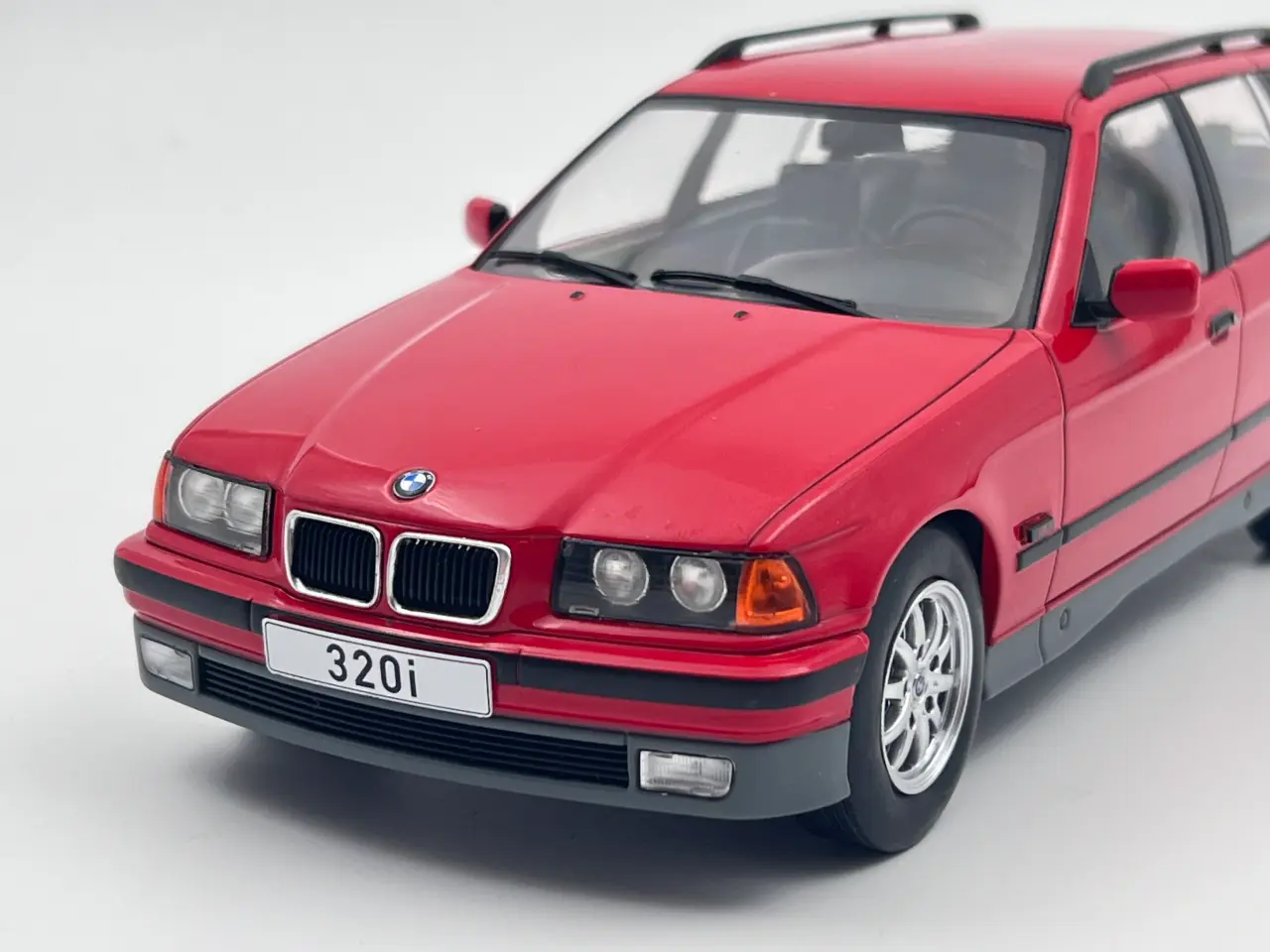 Billede 7 - 1995 BMW 320i Touring E36 1:18 Flot og detaljeret