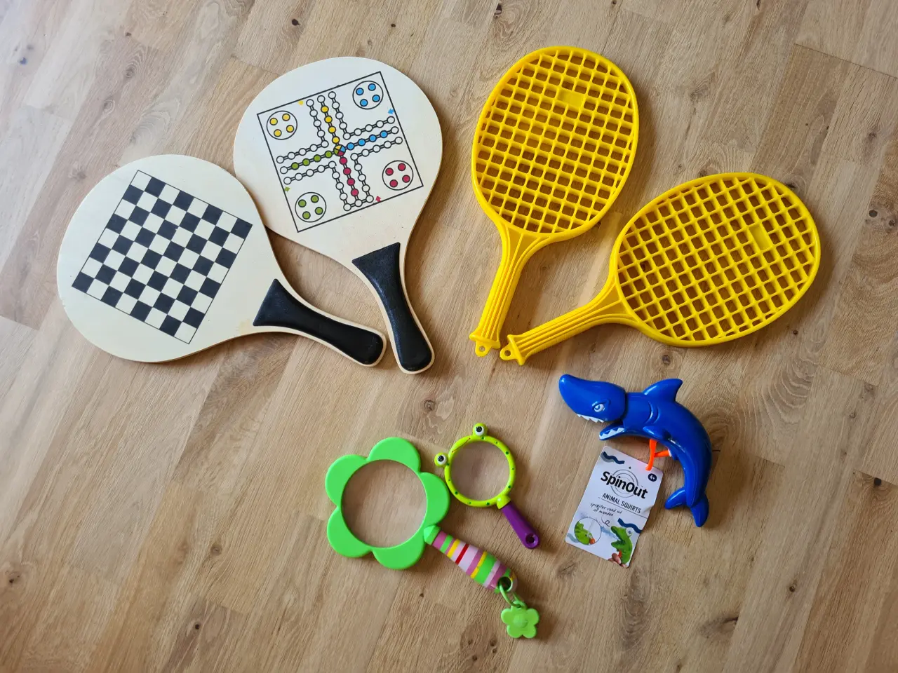 Billede 1 - Ketcher, vandpistol, bat, forstørrelsesglas
