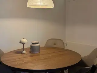 Spisebord i egetræ