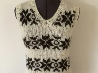 Sarah Lund vest i original udgave. Str. S