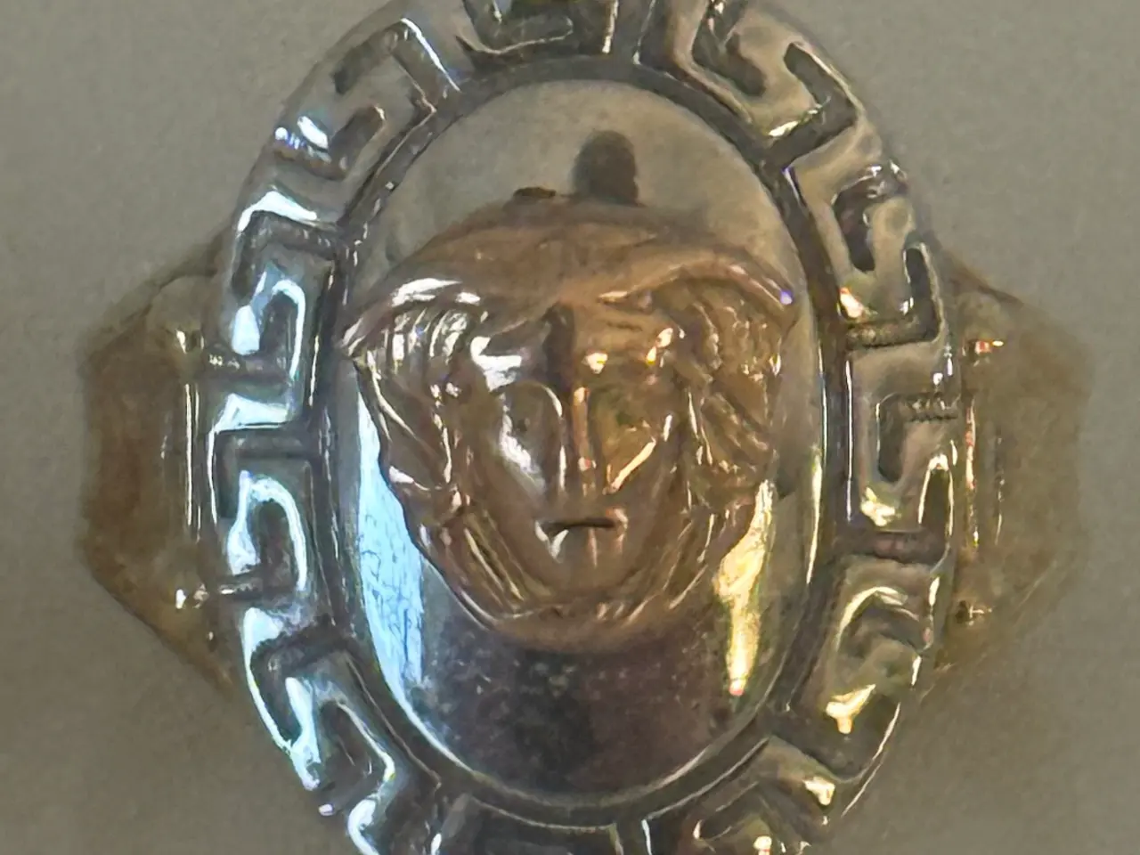 Billede 1 - Stor Versaces Medusa-ring i 14 kt guld