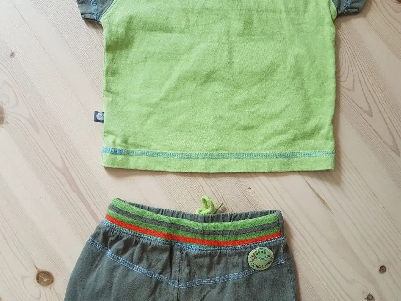 Billede 4 - Super sødt short/t-shirt sæt str 74