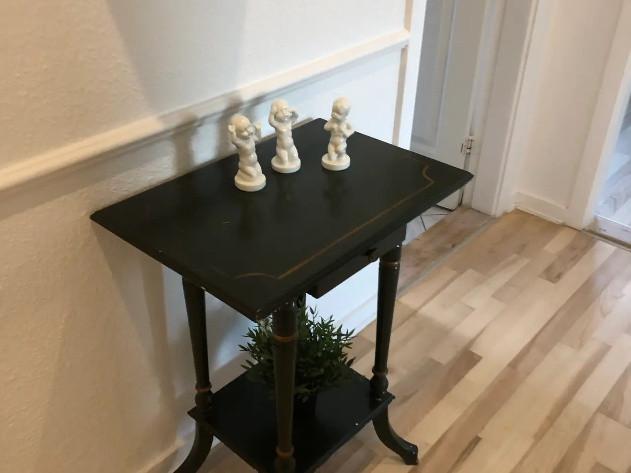 Billede 2 - Skab & bord 