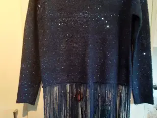 Bluse i strik, str. M, mørkeblå med palietter.