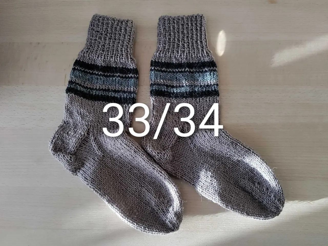 Billede 3 - Nye hjemmestrikkede strømper str 33