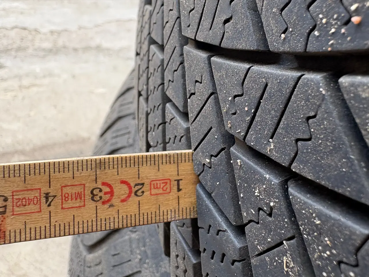 Billede 2 - Vinterdæk 215/65R16 ca. 6mm mønster