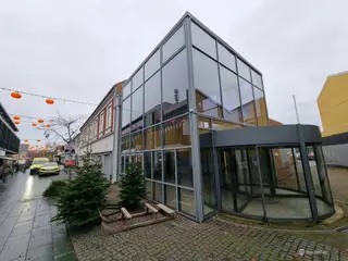 Forretningsejendom - centralt i Nykøbing M