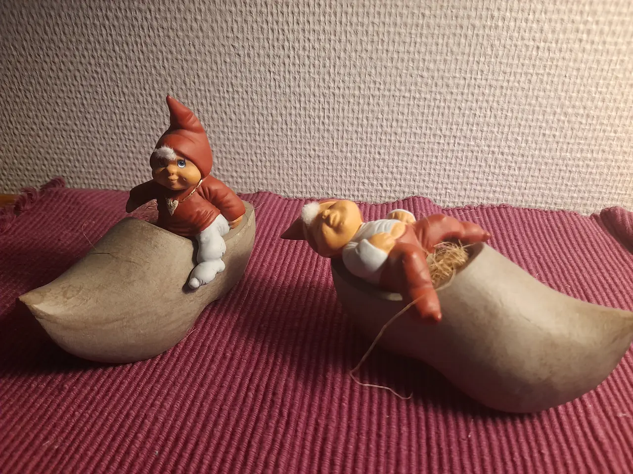 Billede 1 - Trip Trap Emilie og Jacob i træsko ( 2 stk).
