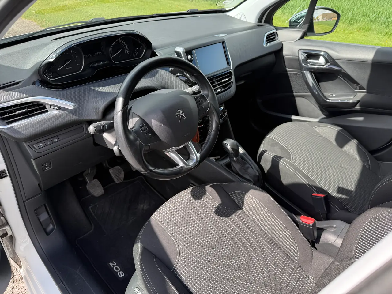 Billede 14 - Peugeot 208 allure i hvid med krom