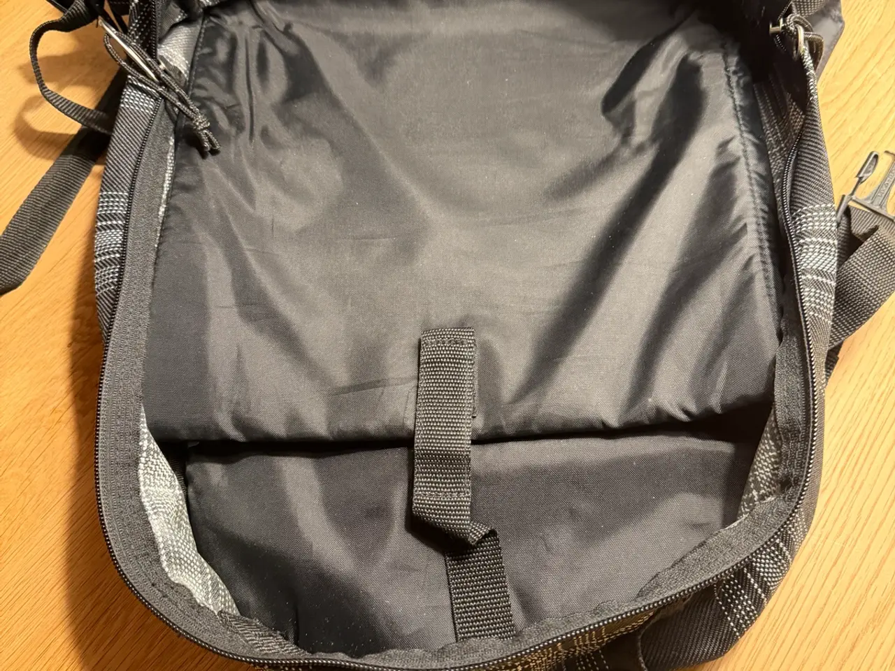 Billede 9 - Eastpak rygsæk/ skoletaske 33L 
