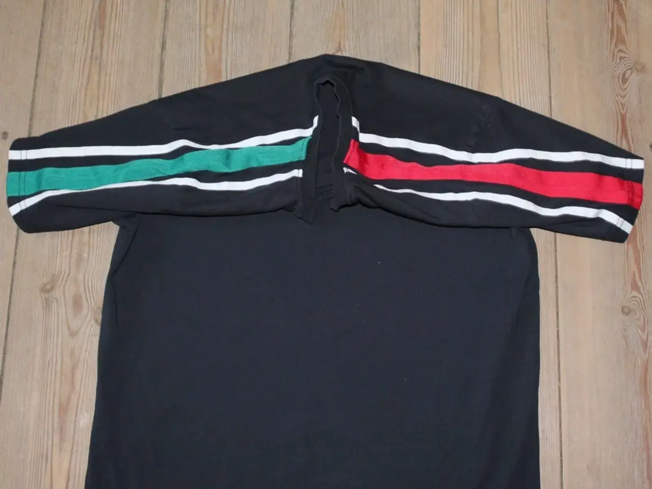 Billede 3 - Fin t-shirt fra H2O str XS