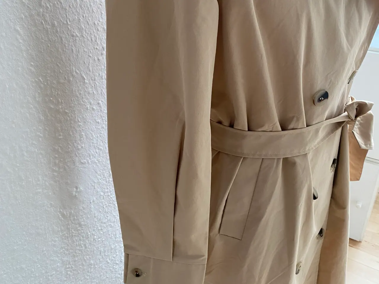 Billede 5 - Beige Trenchcoat fra Vila