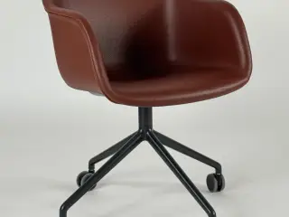 Muuto Fiber Armchair Stol – Brun med Grå Stel Læder