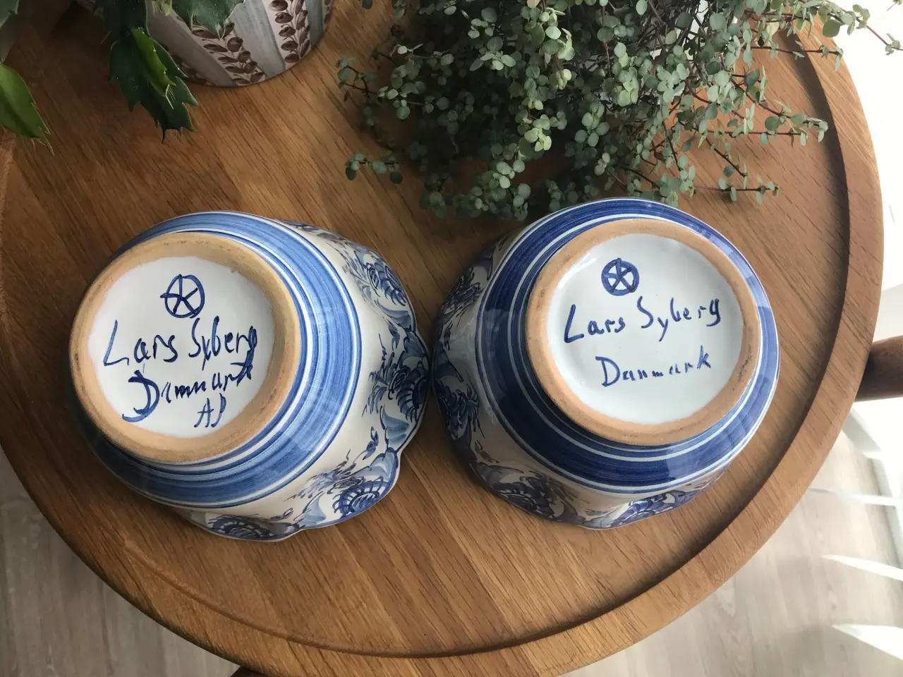 Billede 3 - Lars Syberg urtepotteskjulere med blå dekoration