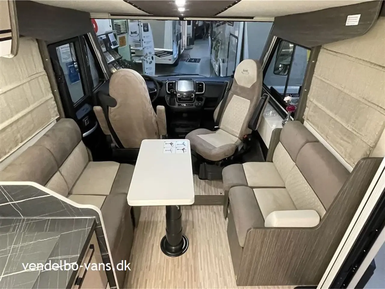 Billede 17 - 2026 - McLouis Nevis 881 Lounge og