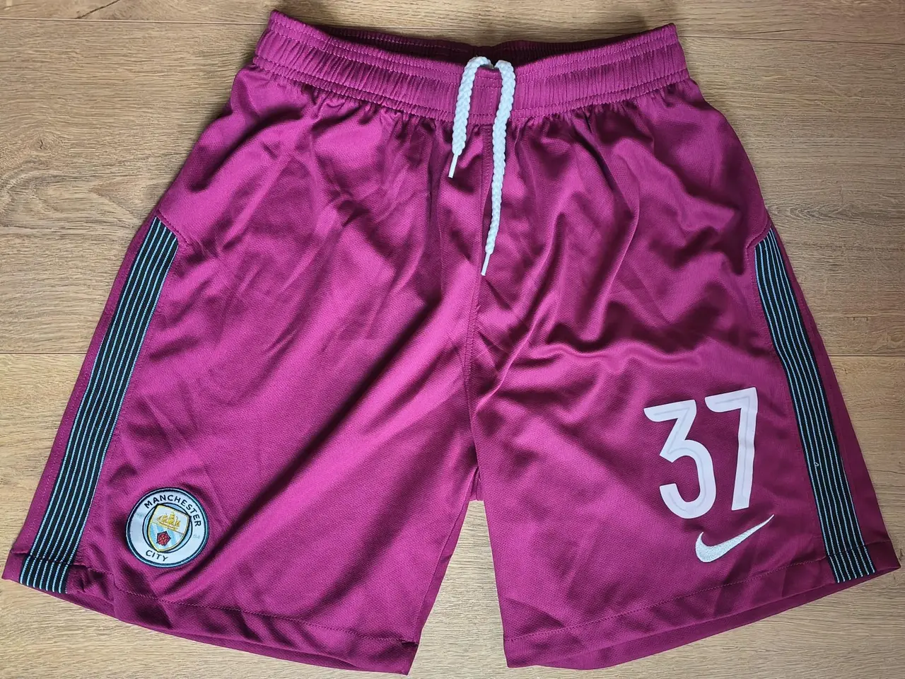 Billede 1 - MANCHESTER CITY SHORTS NR 37, STR. L, SOM NYE