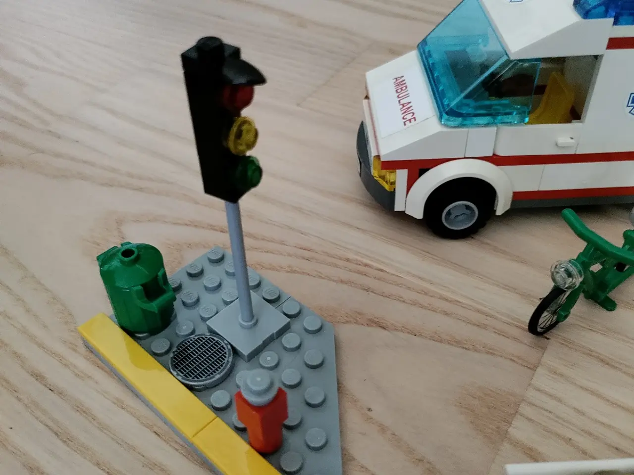 Billede 2 - Lego ambulance