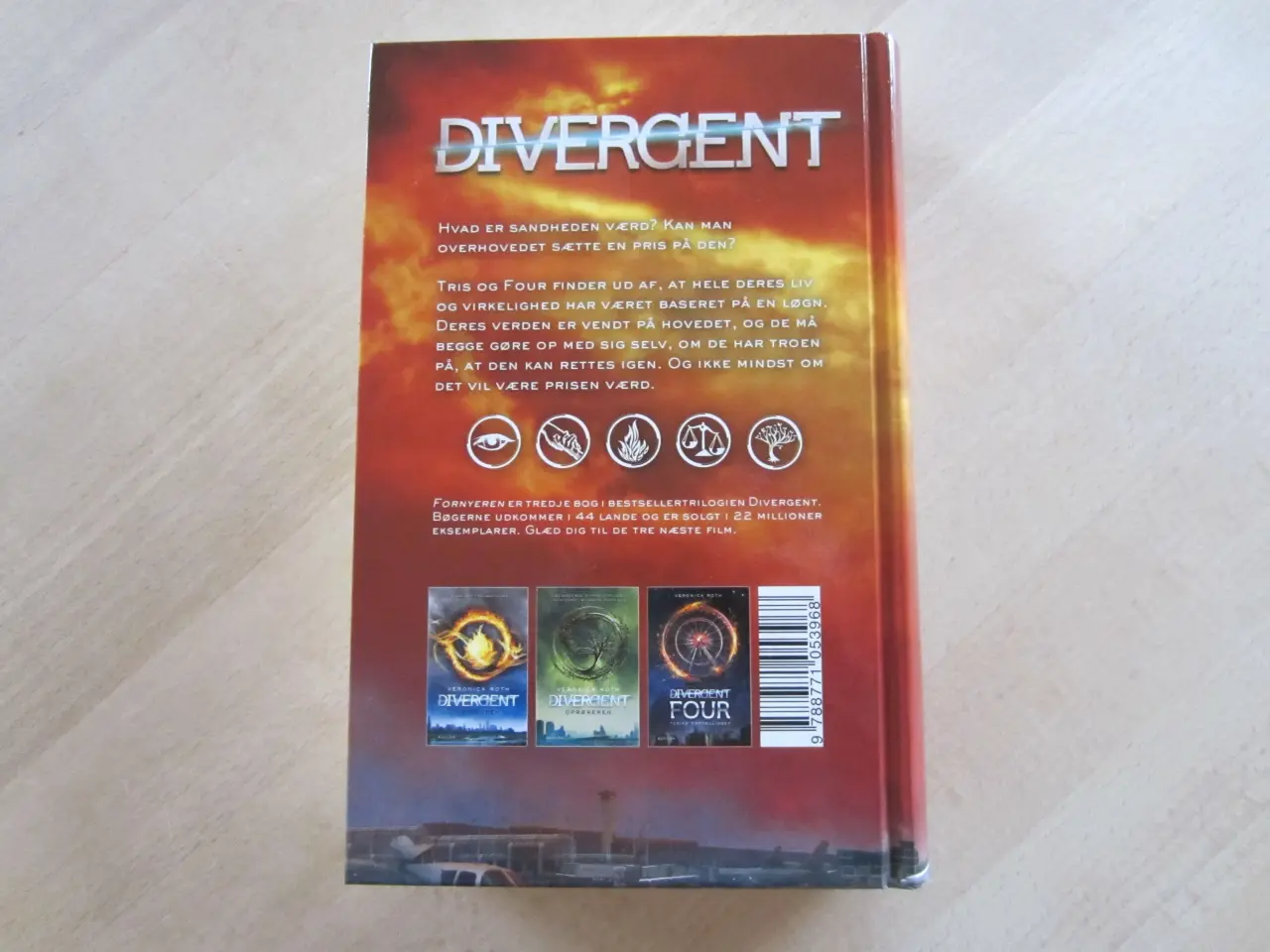 Billede 2 - Bog - Divergent - Fornyeren