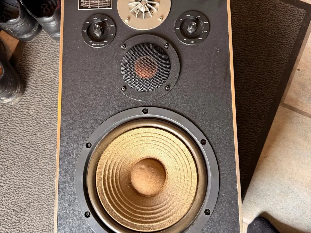 Billede 2 - Technics SB-402 med originale 3 benet fødder