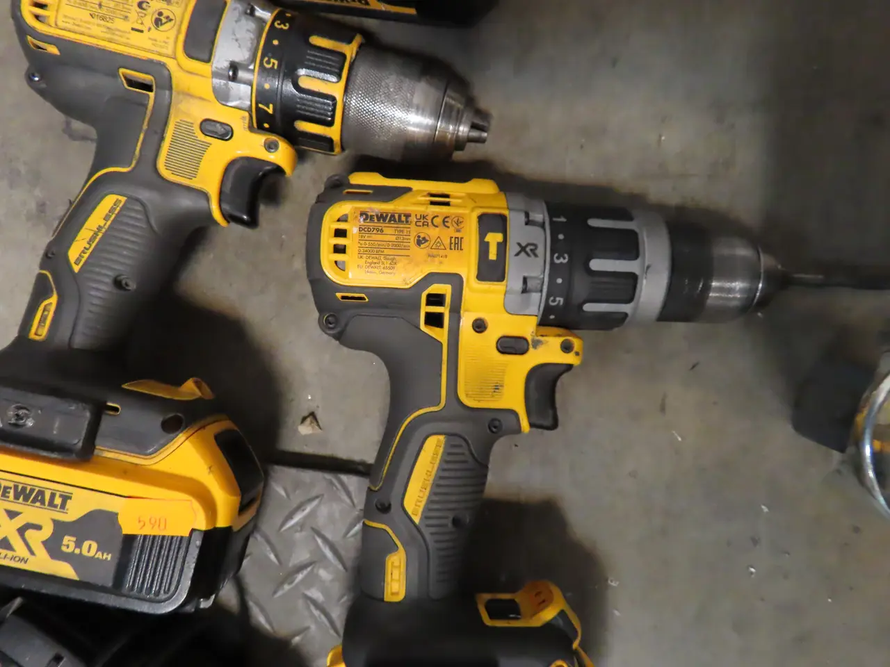 Billede 2 - 2 stk. Akku bore/skruemaskiner DEWALT DCD796, DCD790