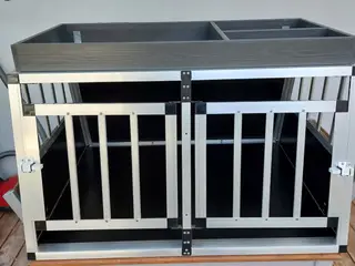 Hundeboks i alu og MDF